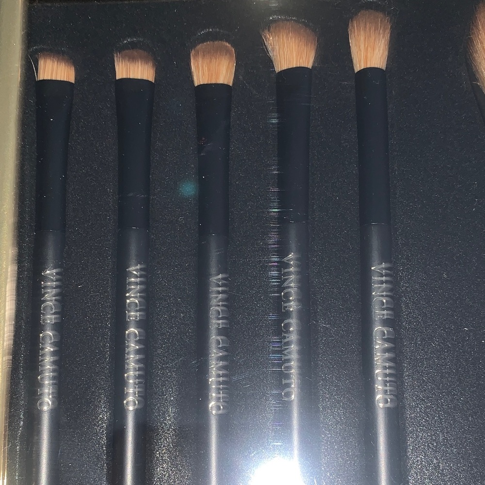 🆕-Vince Camuto Black and Gold Brush Set - Picture 3 of 5